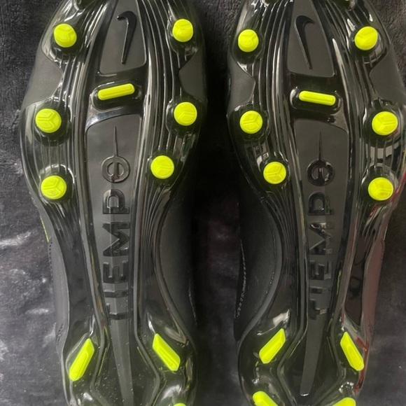 Nike TIEMPO Soccer Cleats size 5Y Black and Green - Picture 3 of 3